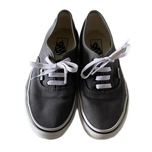 Women’s Vans Charcoal Canvas Shoes with White Laces Size 7